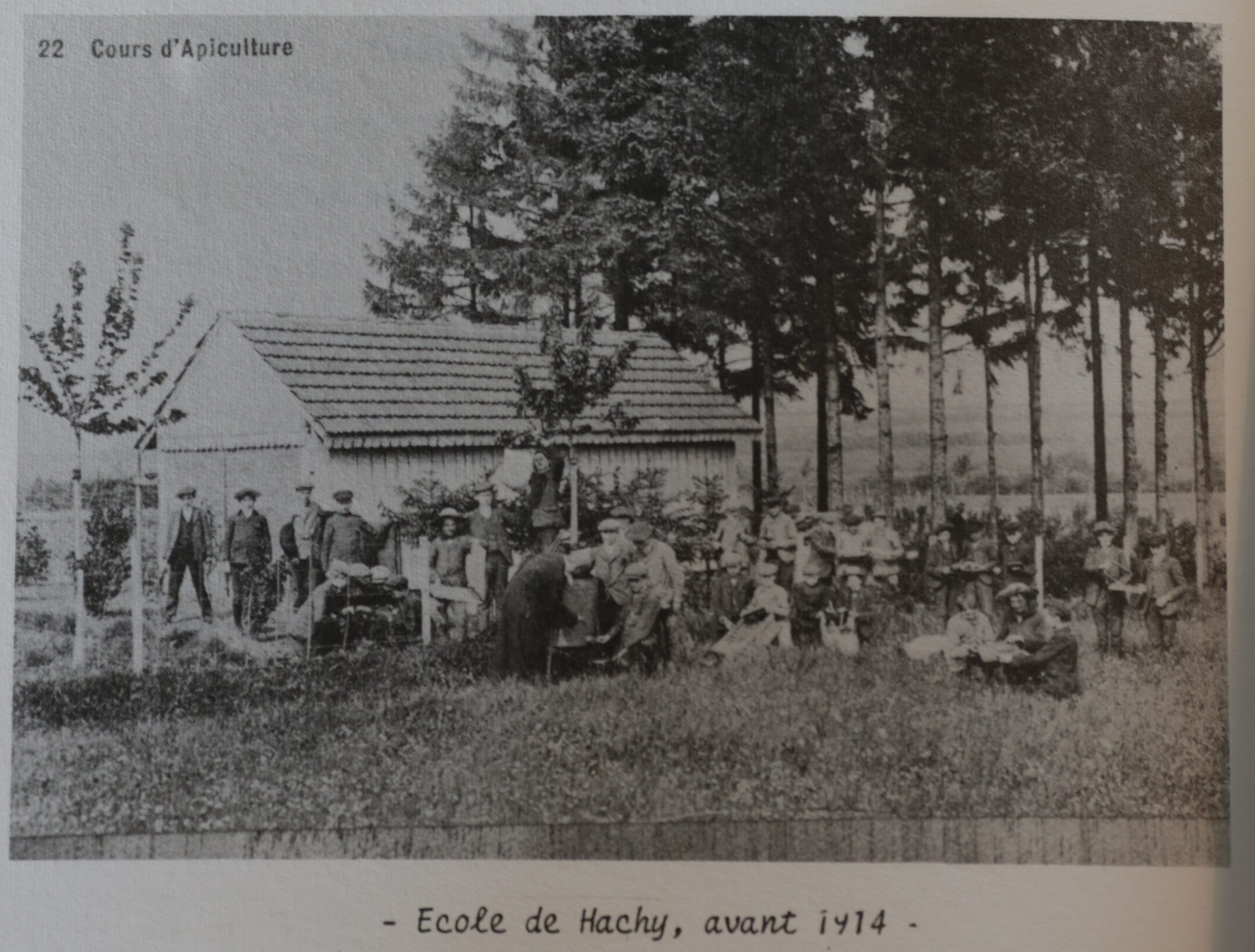 Ecole-apiculture-hachy-avant1914-scaled